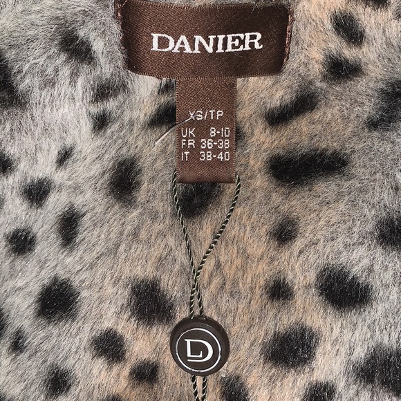Danier woman’s leather coat with fir - Picture 4 of 8
